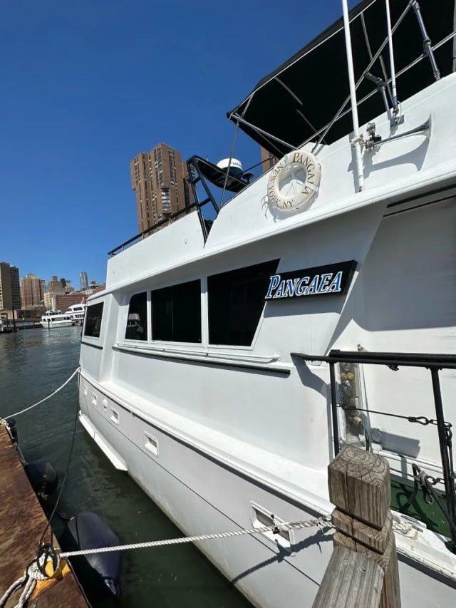 Pangea NYC Yacht Charter photo 2