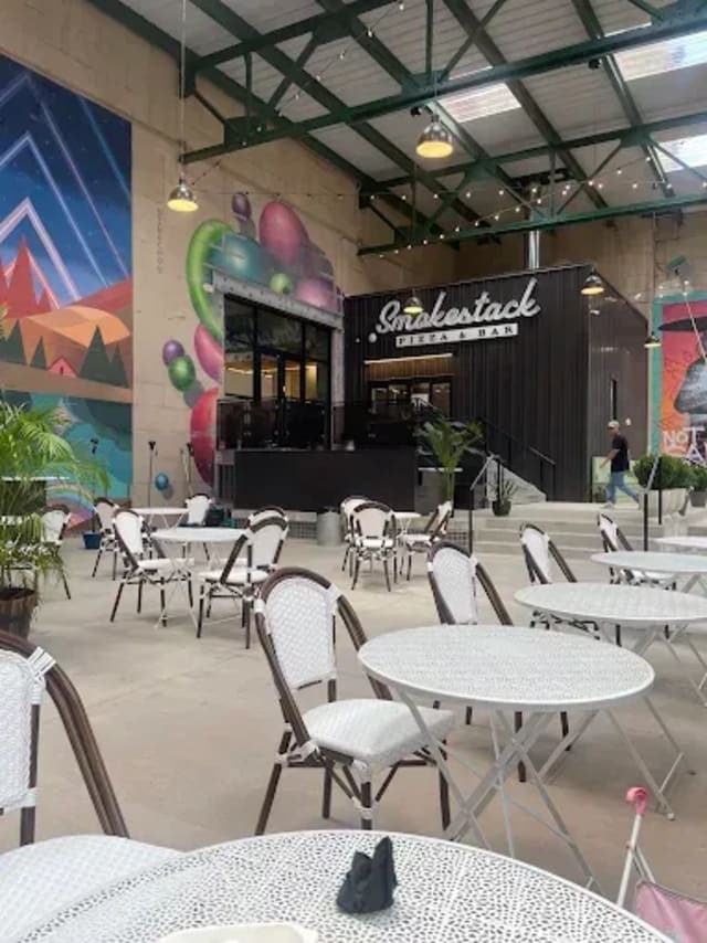 Smokestack Pizza & Bar at Padel Plant photo 2