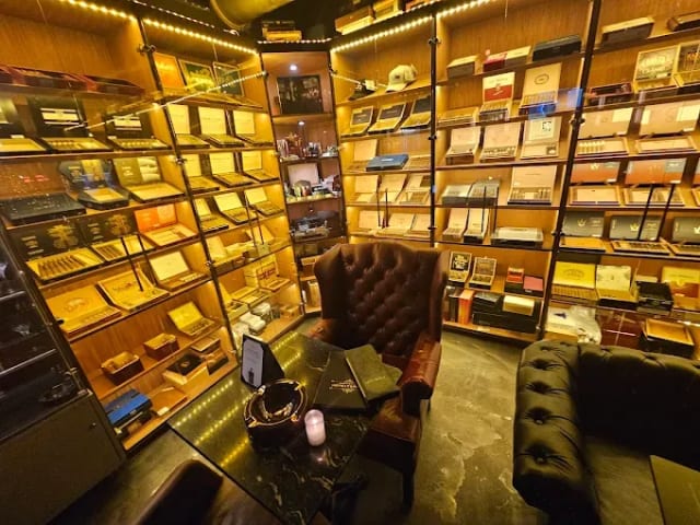 Española Cigar Bar & Lounge photo 2