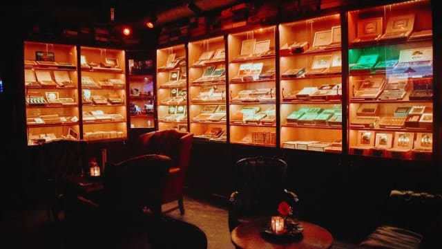 Española Cigar Bar & Lounge photo 1