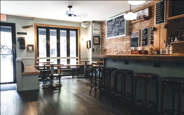 Sutton Bar Room photo 1