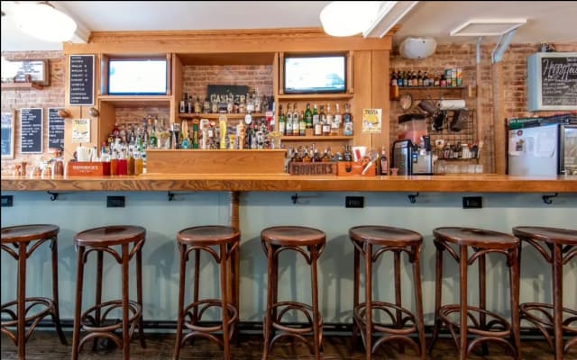 Sutton Bar Room photo 2