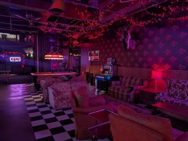 Neon Spur photo 1