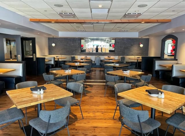810 Entertainment - South Barrington photo 2