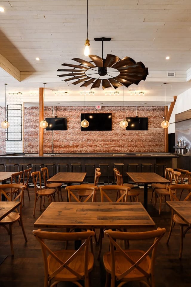 Smokin J's BBQ & Taphouse photo 4