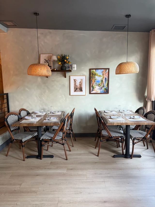 Tiffany's Bar & Bistro photo 3