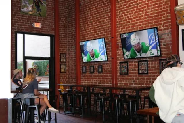 Cali's Sports Bar & Kitchen photo 2