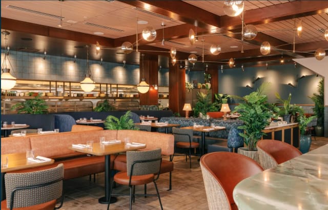 Earls Kitchen + Bar - Las Olas photo 1