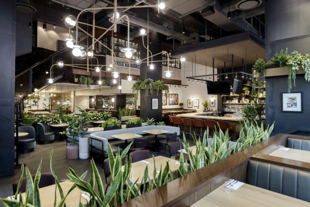 Earls Kitchen + Bar - Dadeland photo 2