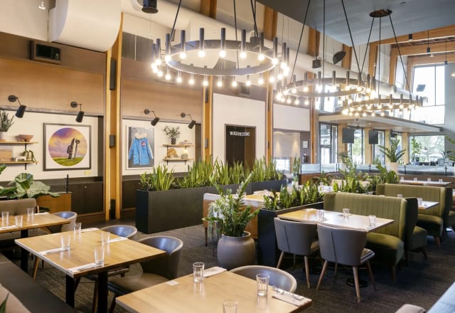 Earls Kitchen + Bar - Miami Worldcenter photo 1