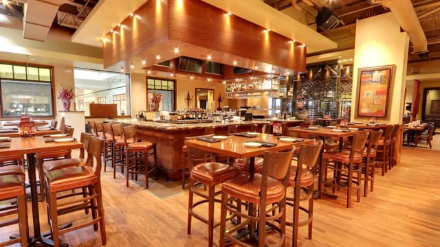 Crave American Kitchen & Sushi Bar – Edina photo 2