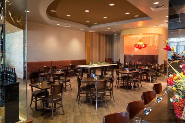 Crave American Kitchen & Sushi Bar – Sioux Falls photo 1