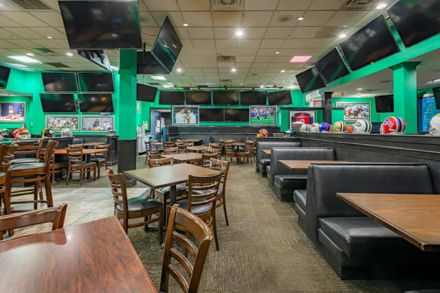 Duffy's Sports Grill on Okee & Jog photo 1
