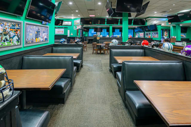 Duffy's Sports Grill on Okee & Jog photo 2