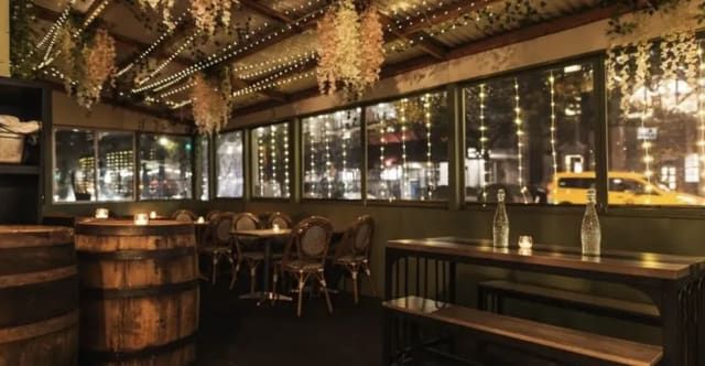 How to Plan a Holiday Office Party (That Won’t Get as Crazy as Office Christmas Party)