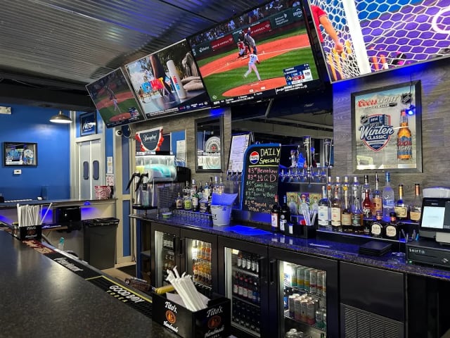 Pick 6 sports bar & grill photo 2