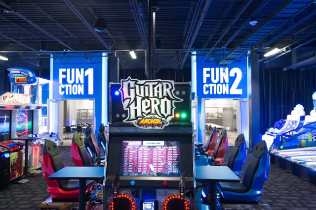 Dave & Buster's - Woodbridge, NJ photo 2