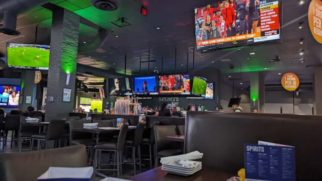 Dave & Buster's - Kansas City, KS photo 2