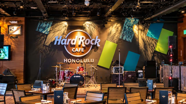 Hard Rock Cafe: Honolulu photo 5