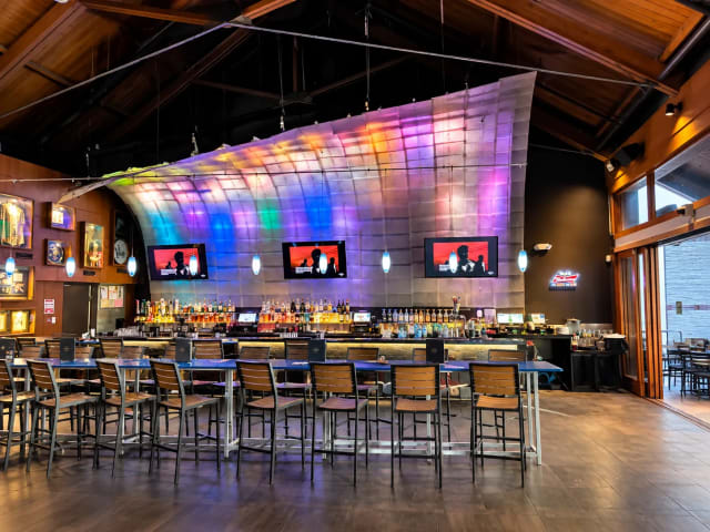 Wave Bar Area at Hard Rock Cafe: Honolulu