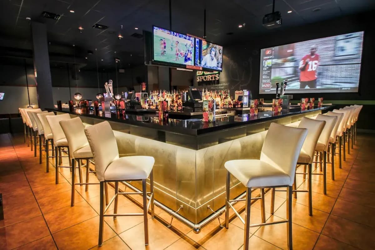 Dave & Buster's - Hollywood, FL