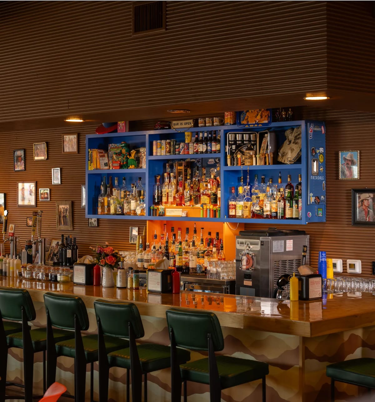 High Road Deli & Bar