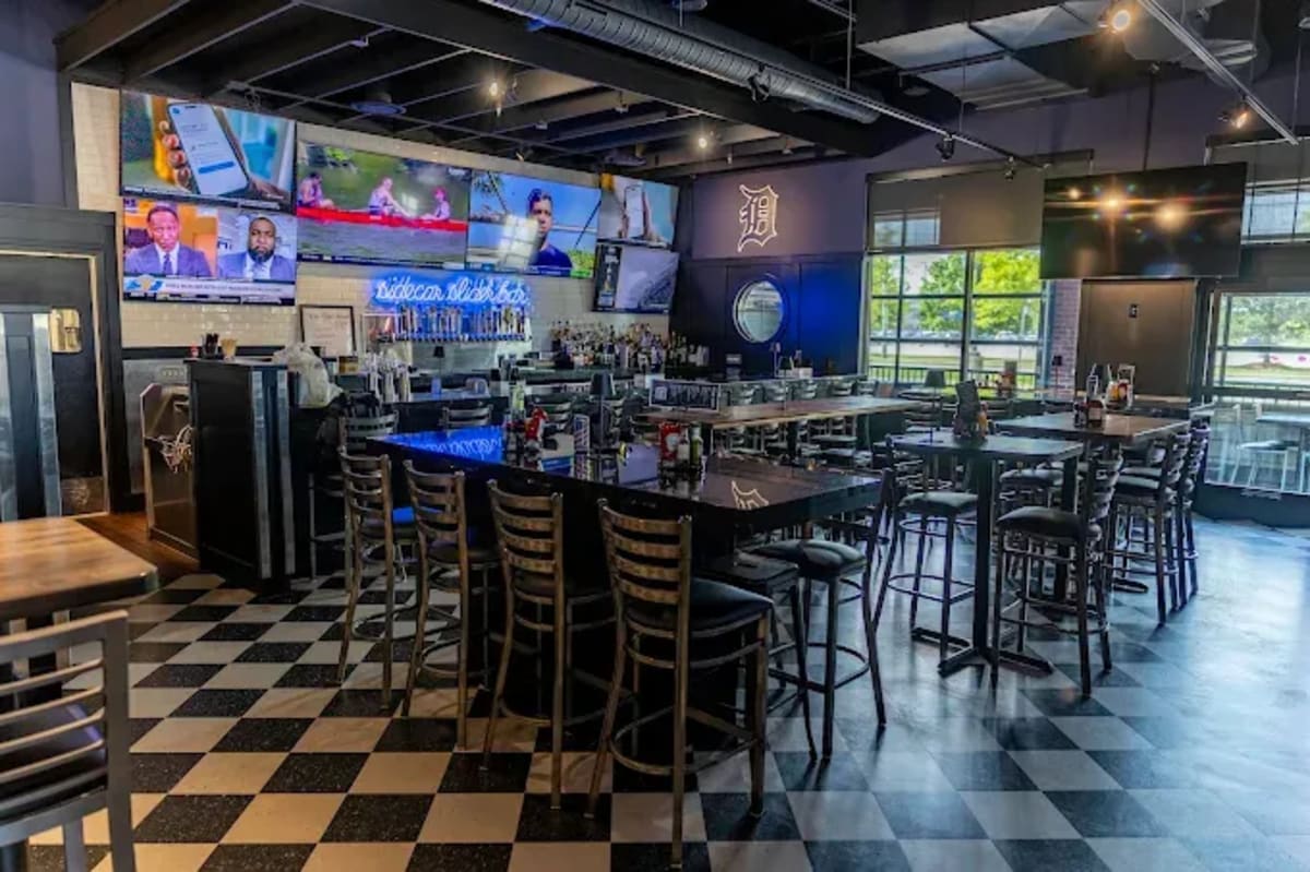 Sidecar Slider Bar - Chesterfield