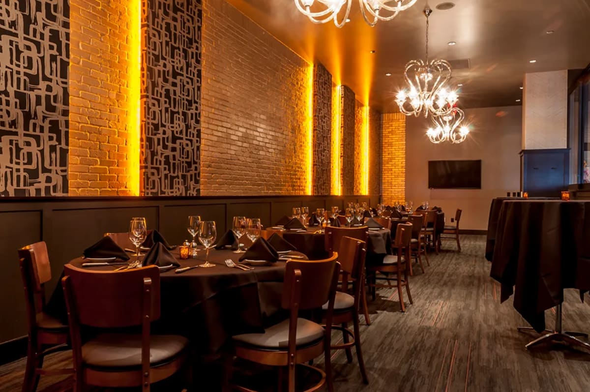 Crave American Kitchen & Sushi Bar – Roseville