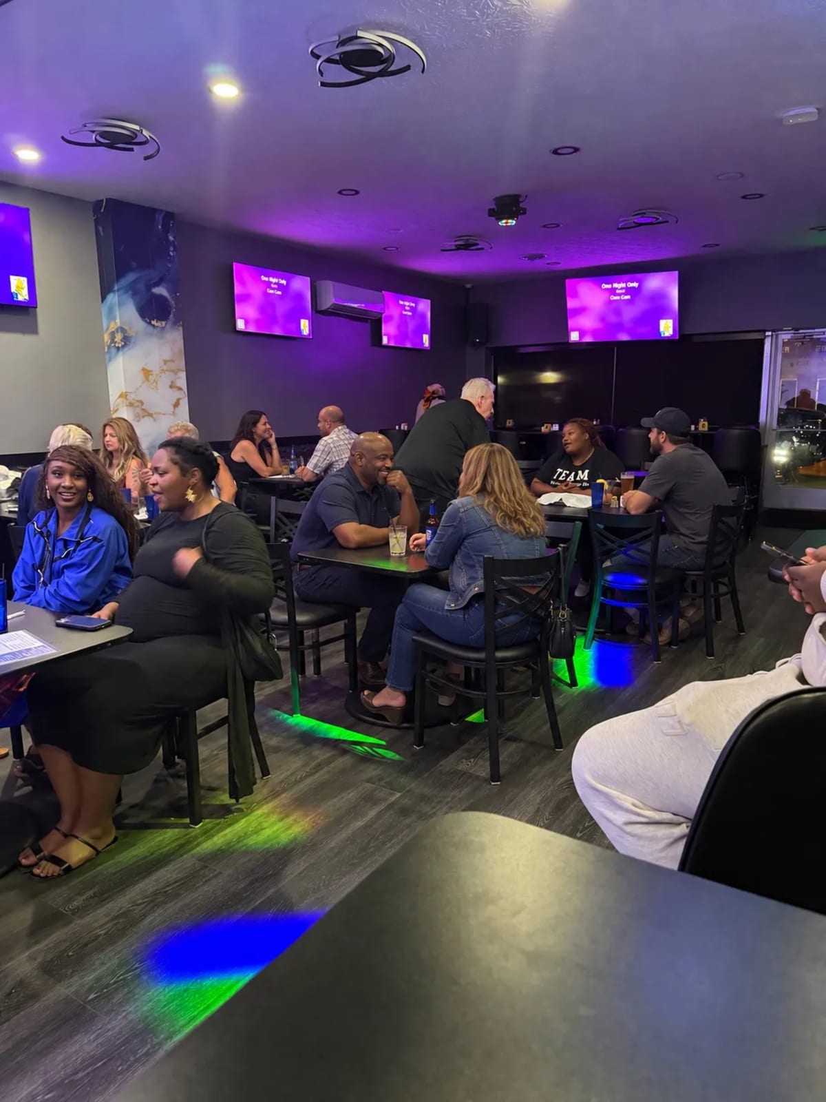 Love Indy Bar And Grill
