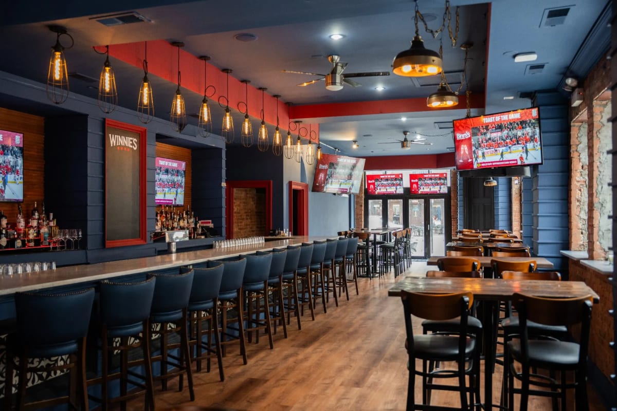 Winnie's Sports Bar & Grill