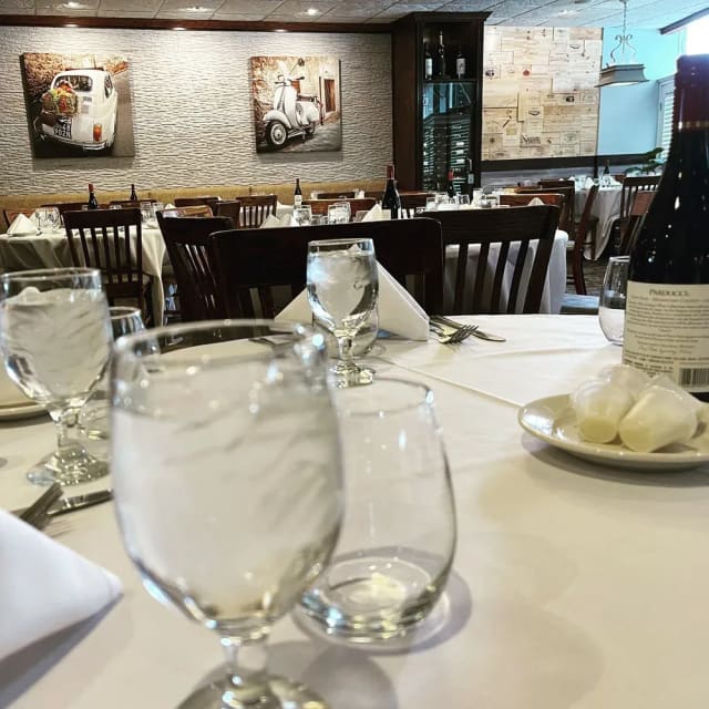 Luigi's Restaurant & Gourmet Express photo 5