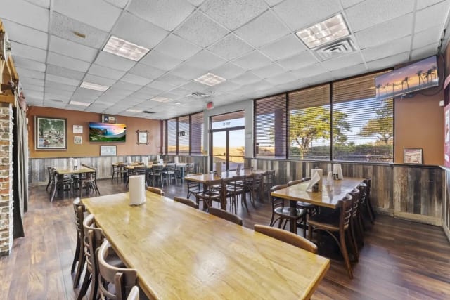 Pok-e-Jo's Smokehouse: Brodie Oaks photo 3