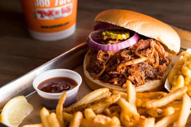 Pok-e-Jo's Smokehouse: Brodie Oaks photo 4