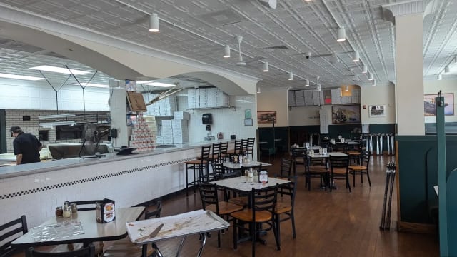 Frank Pepe Pizzeria Napoletana Yonkers photo 2
