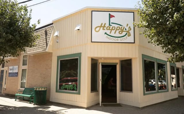 Happy’s Indoor Golf photo 2