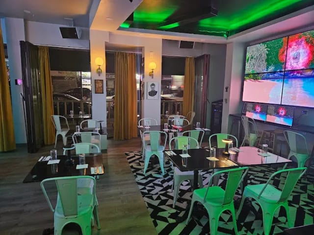 Uptown Gaming Bar & Lounge  photo 4