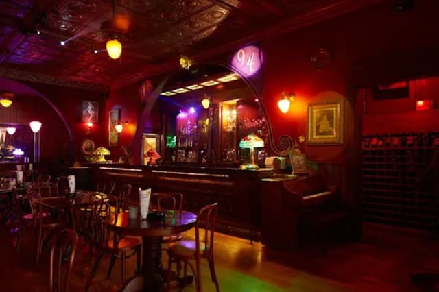 Shaker's Cigar Bar photo 2