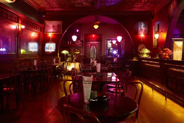 Shaker's Cigar Bar photo 3