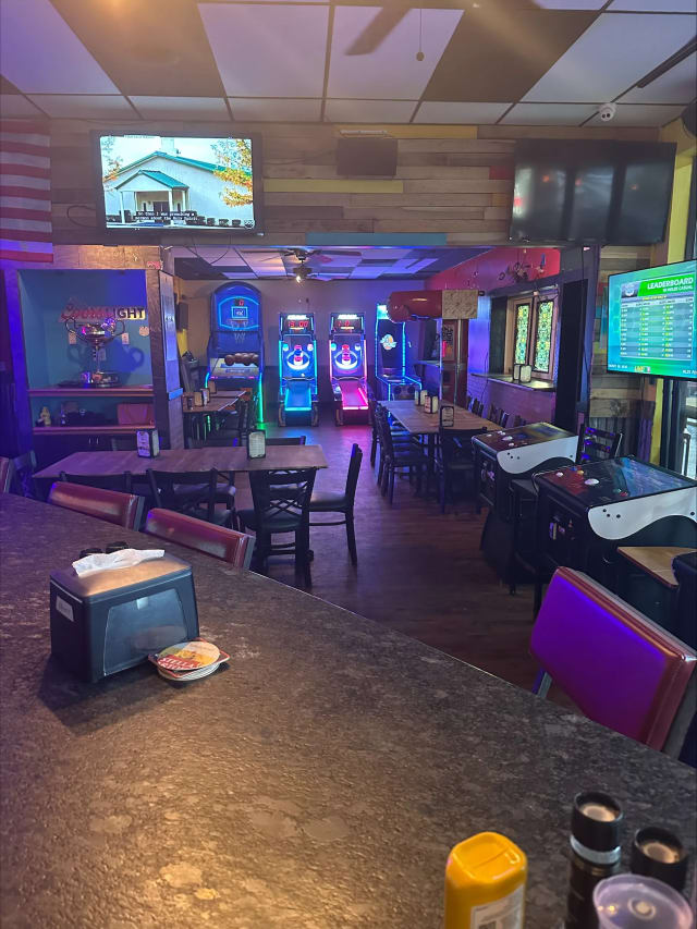 Hogg Daddy's Beach Bar & Grill photo 3