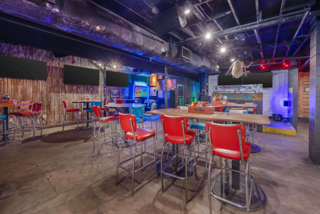 Tin Roof: Nashville - Demonbreun Hill photo 3