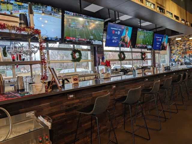 Rai's Pour House photo 2