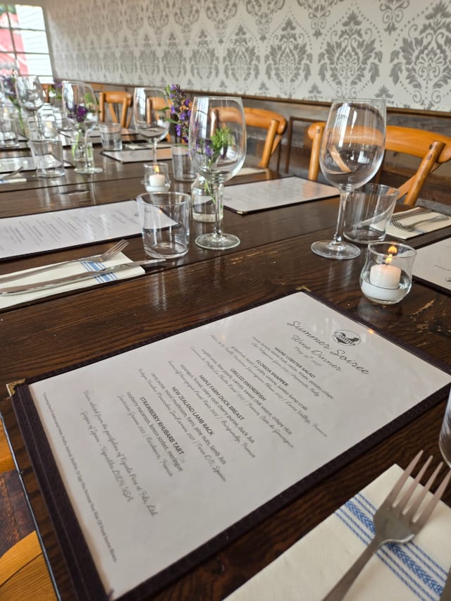Comus Restaurant and beer garden photo 3