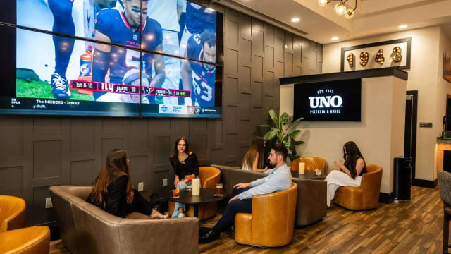 UNO Pizzeria & Grill: Farmington Hills photo 2