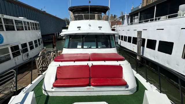Pangea NYC Yacht Charter photo 3