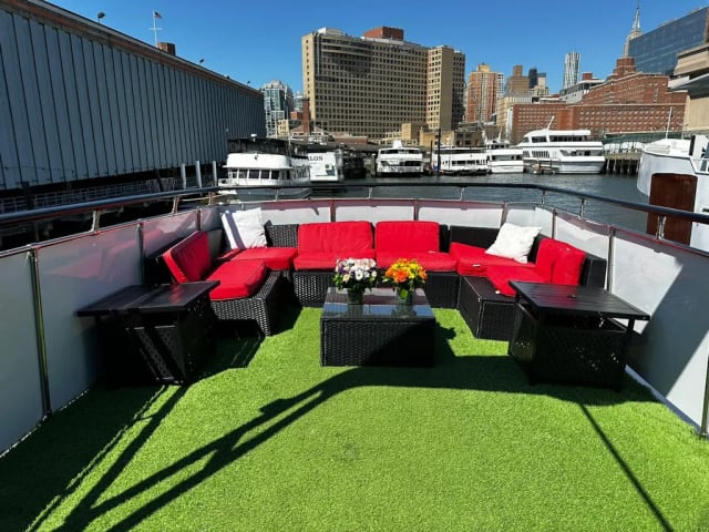 Pangea NYC Yacht Charter photo 4