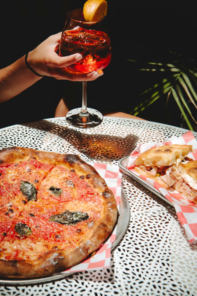 Smokestack Pizza & Bar at Padel Plant photo 4
