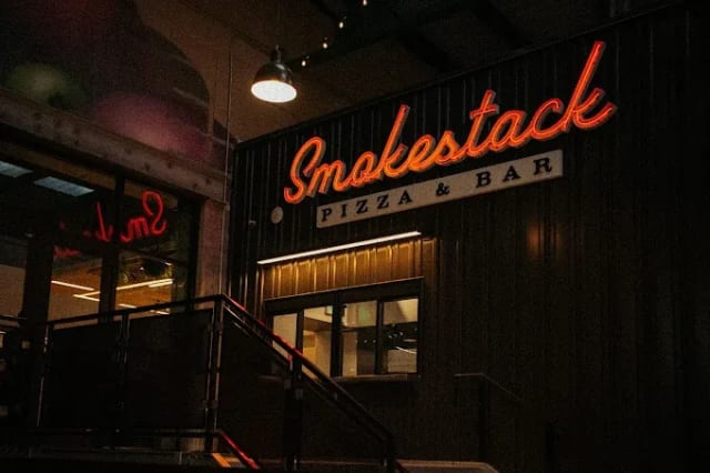 Smokestack Pizza & Bar at Padel Plant photo 1