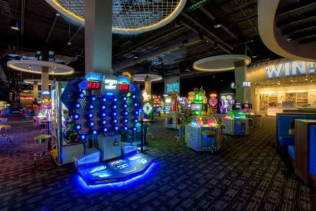 Dave & Buster's - Vernon Hills, IL photo 5