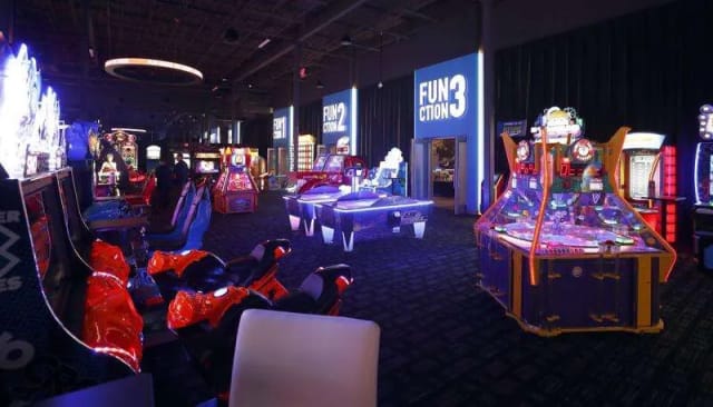 Dave & Buster's - Rosement, IL photo 2