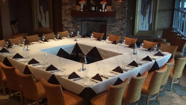 Eddie Merlot's - Warrenville, IL photo 2